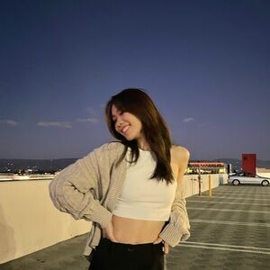 Meet your Posher, Cleo